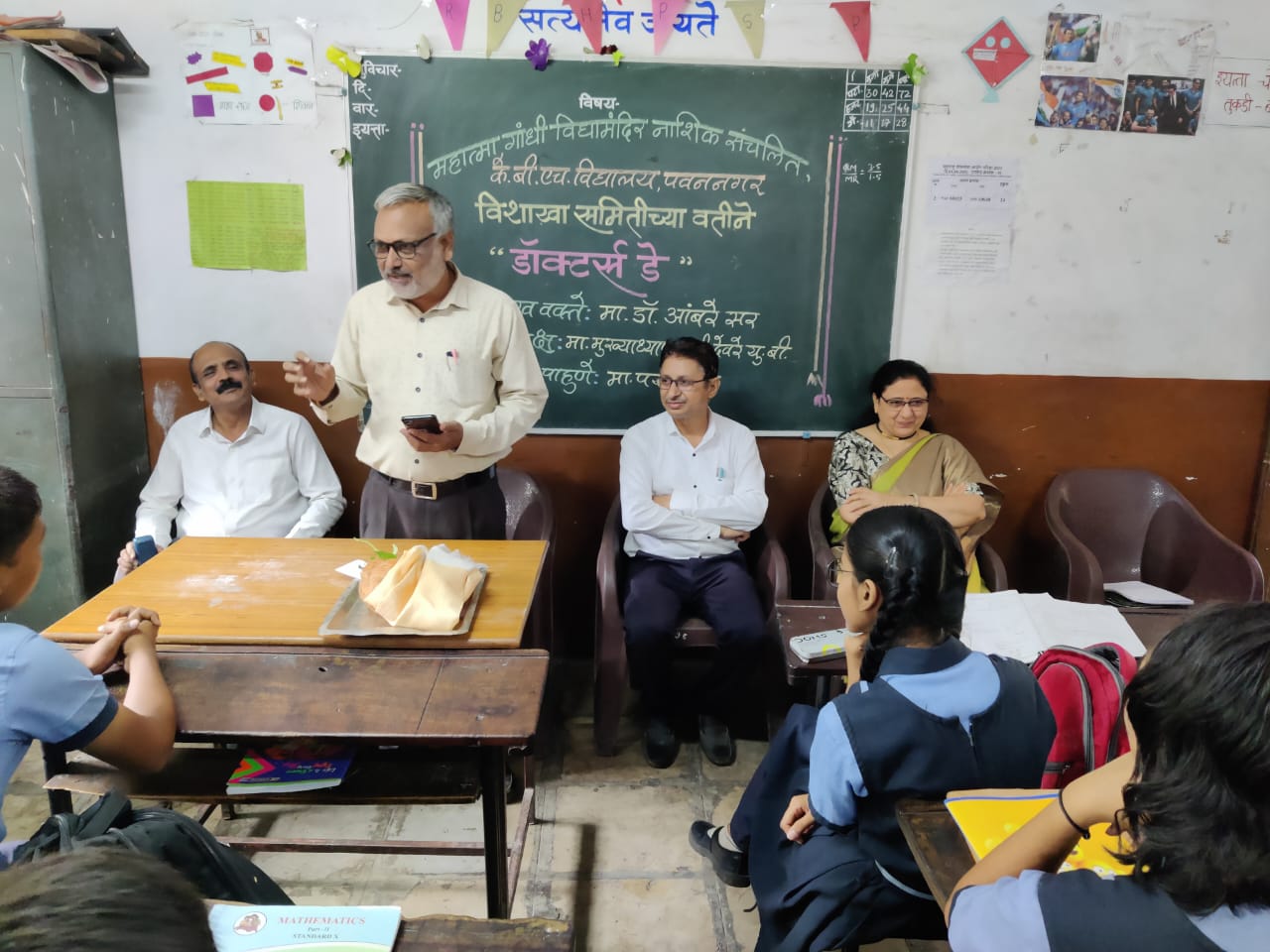 Read more about the article के. बी. एच. विद्यालयात <em>डॉक्टर्स डे साजरा</em>