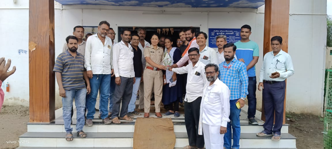 Read more about the article नवनियुक्त ठाणेदार  सुजाता बनसोड यांनी बोलावली पत्रकाराची बैठक