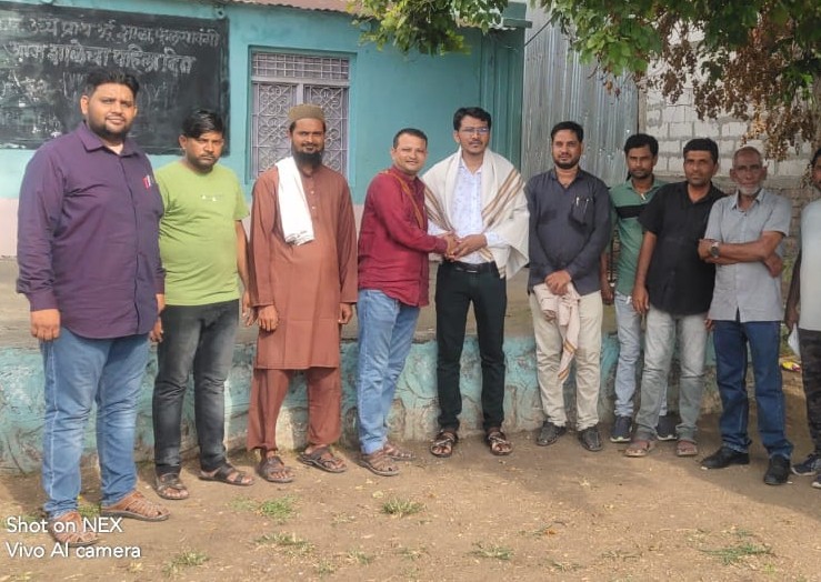 Read more about the article नवीन रुजू झालेल्या शिक्षकांचा पालकांच्या वतीने सत्कार, प्रदीर्घ काळानंतर भरण्यात आले रिक्त पदे