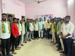 Read more about the article <em>वरोरा येथे असंख्य युवकांचे AIMIM पक्षात प्रवेश</em>