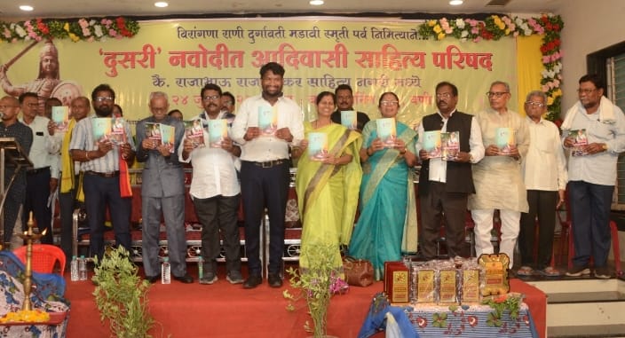 Read more about the article कवी विनोदकुमार आदे यांचा “टुकार” काव्यसंग्रहाचे नवोदित आदिवासी साहित्य परिषदेत प्रकाशन