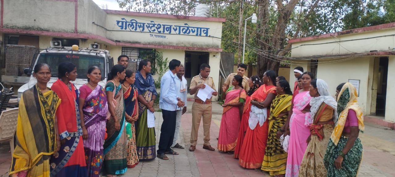 Read more about the article ठाणेदार साहेब आमच्या गावातील दारु बंद करा:आंजी येथील महिला धडकल्या राळेगाव पोलीस ठाण्यात