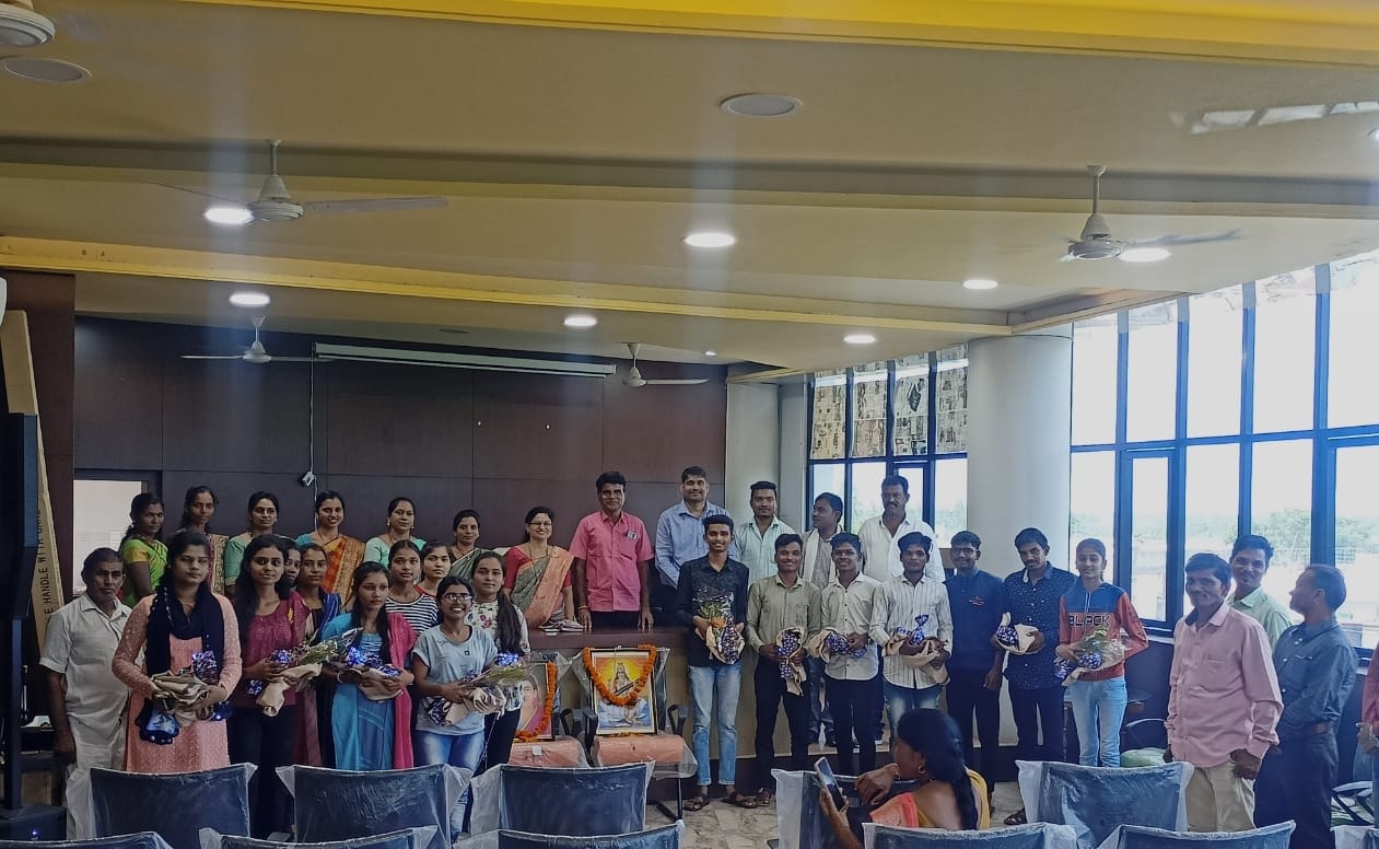 Read more about the article <em>नगर पंचायत पोंभुर्णा कडून गुणवंत विद्यार्थ्यांचा सत्कार</em>