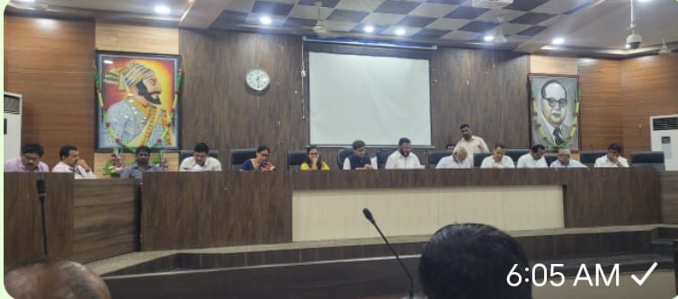 Read more about the article वेतन पथक विभागाचा कारभार सुधरवा अन्यथा कार्यालयाला कुलूप लावू : आमदार सुधाकर अडबाले