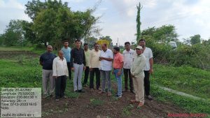 Read more about the article नवीन खरीप हंगामातील ई- पीक पाहणी नोंदणीकरिता तहसीलदार अमित भोईटे थेट शेताच्या बांधावर