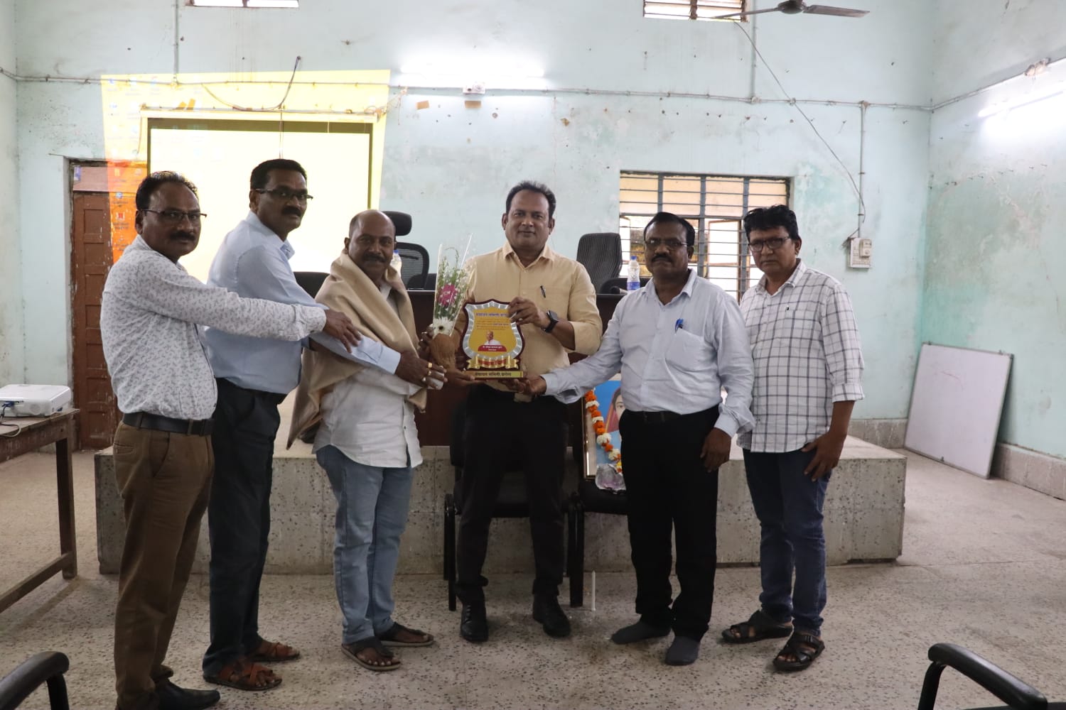 Read more about the article पंचायत समिती वरोरा जि. प. शाळांमध्ये स्पोकन इंग्रजी वर्ग सुरु करणार :संदीप गोडशेलवार ,<strong>संवर्ग विकास अधिकारी</strong>