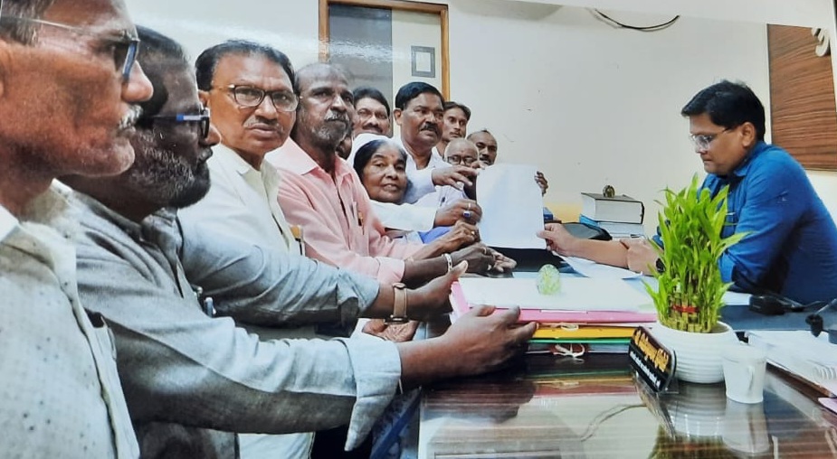 Read more about the article <em>मणिपुरमध्ये अत्याचार घडवून आणणाऱ्या सर्व गुन्हेगारांना अटक करुन कायदेशीर कारवाई करण्याची मागणी</em><br>महामहिम राष्ट्रपती तसेच मा.ना.केंद्रित कायदा व न्याय मंत्री यांचेकडून निवेदनाद्वारे आदिवासी सामाजिक एकता संघटनेची मागणी<br>