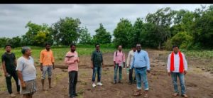 Read more about the article नागेशवाडी येथील मुसळधार पावसामुळे नुकसान झालेल्या नाल्याजवळील आजूबाजूच्या शेतकऱ्यांचे शेताचा पंचनामा