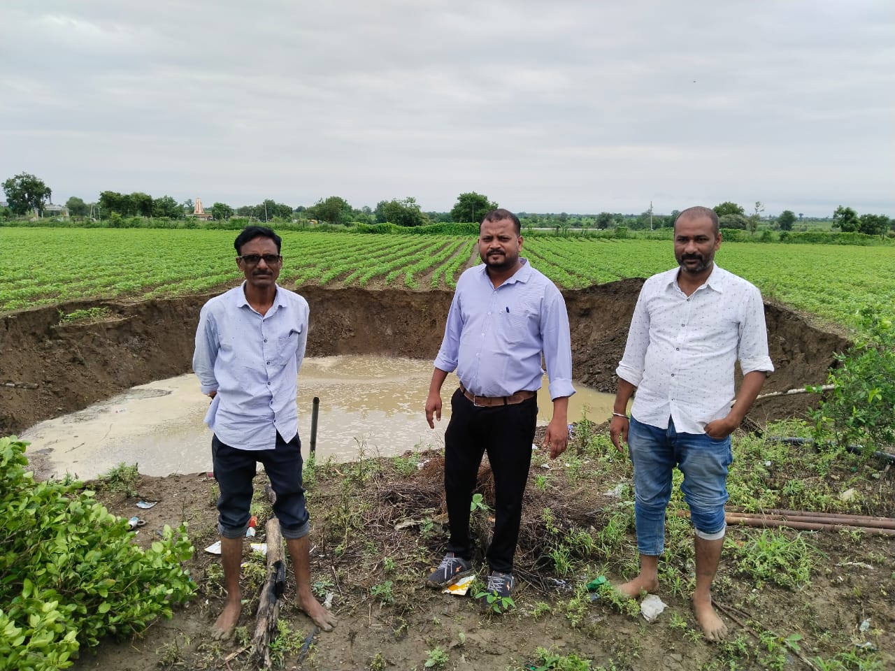 Read more about the article अतिवृष्टीमुळे येवती येथील शेतकऱ्याच्या शेतातील पक्की विहीर खचली: साडेसहा लाखाचे नुकसान