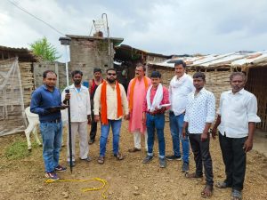 Read more about the article शिवसेनेच्या शिष्टमंडळाला दिलेल्या आश्वासनाची पुर्णता करून भुमि अभिलेख कार्यालयामार्फत राळेगाव शहरातील घरकुल लाभार्थींच्या जागेची मोजणी करण्यास प्रारंभ