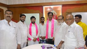 Read more about the article गोपाल आडे यांचा भारत राष्ट्र समितीत असंख्य कार्यकर्त्यांसह प्रवेश