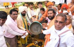 Read more about the article उमरी पोहरादेवी तीर्थशेत्र विकास आराखड्यातील विकास कामाचे भूमिपूजन सोहळा कार्यक्रम संपन्न