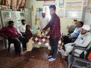 Read more about the article जिल्हा परिषद उर्दू शाळा महागाव येथिल विद्यार्थांना शालेय गणवेश वितरण