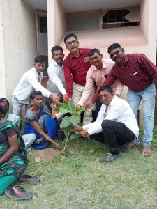 Read more about the article स्वातंत्र्य व वाढदिवस दिनानिमित्त केले वृक्षारोपण