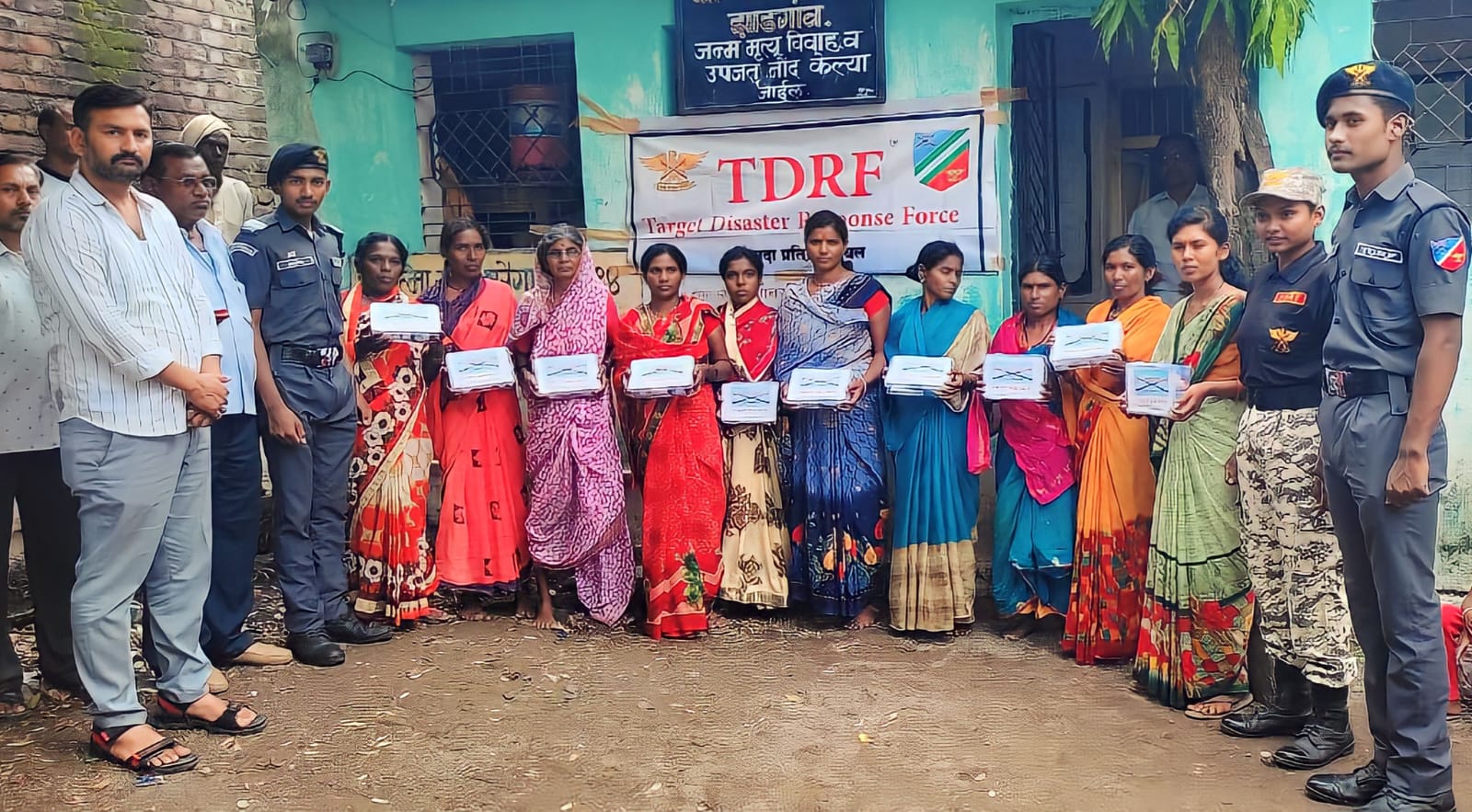 Read more about the article <em>TDRF द्वारा पूरग्रस्त गावातील नागरिकांना मेडिकल किट चे वाटप</em>