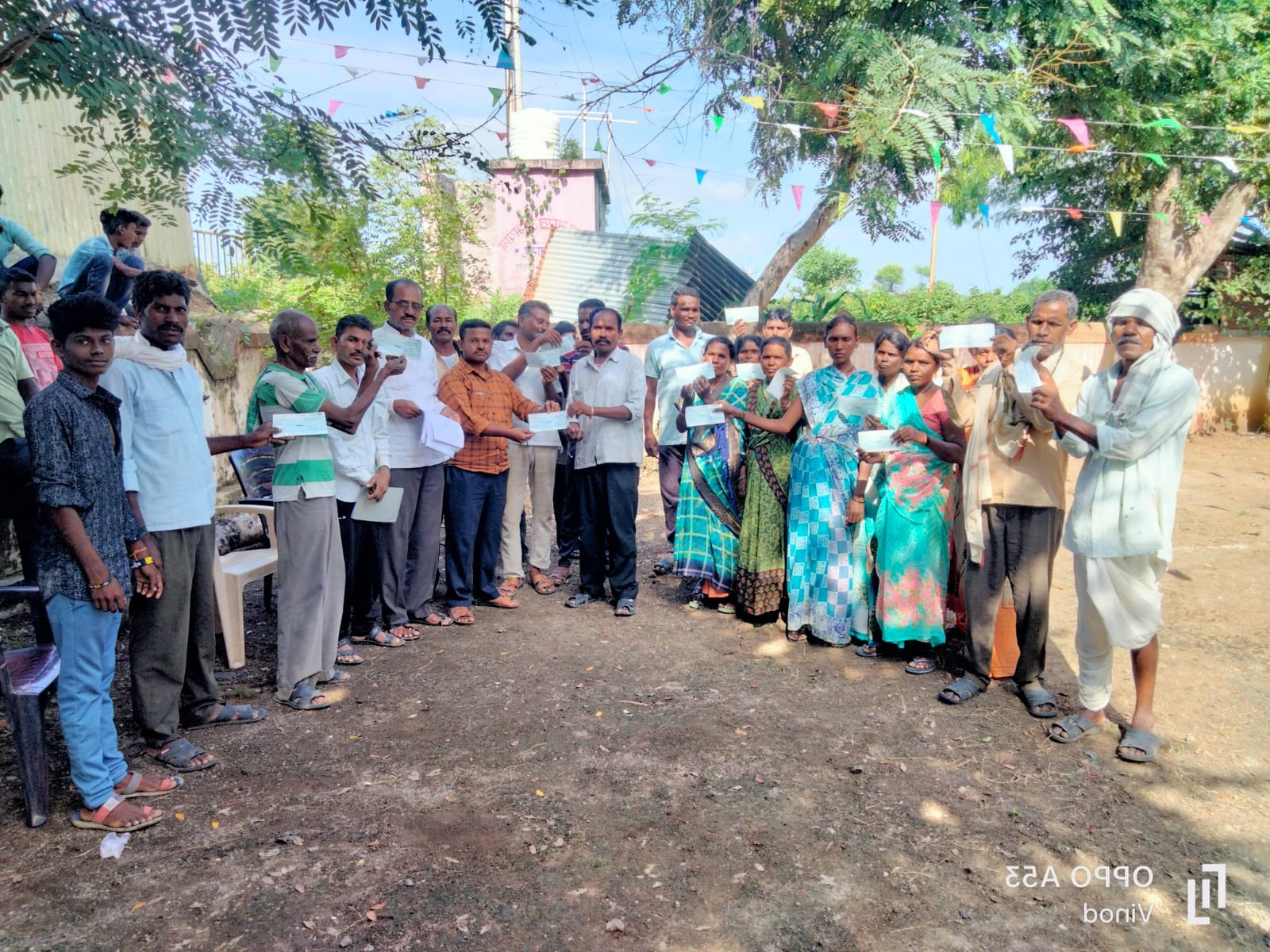 Read more about the article पुरग्रस्तांना वाढिव मदतीचा धनादेश वाटप