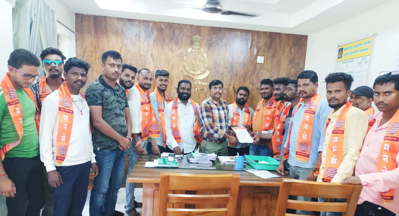 Read more about the article पोंभूर्णा  येथील अटलबिहारी वाजपेयी ईकोपार्कचे लवकर नूतनीकरण करा: <em>मनसेची वनपरीक्षेत्र अधिकारी यांना निवेदनाद्वारे मागणी</em>