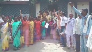 Read more about the article लढा ह्या संघटनेचे यश अखेर तेंदुपत्ता संकलन करणाऱ्या मजूरांच्या खात्यात जमा होणार बोनस,16 लाखांचा निधी होणार वाटप