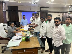 Read more about the article <em>यवतमाळ जिल्हा परिषद अंतर्गत येत असलेल्या रस्त्यांच्या दुरावस्थेला जवाबदार दोषीं कंत्राटदार व अधिकाऱ्यानवर कार्यवाही करण्याची मनसेची मागणी</em>