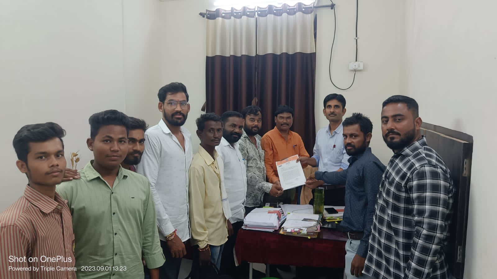 Read more about the article जि.प.शाळेतून संगणक चोरणाऱ्या माजी मुख्याध्यापक गेडामवर कारवाई करा: महाराष्ट्र नवनिर्माण विद्यार्थी सेनेची शिक्षणाधिकारी यांच्याकडे मागणी