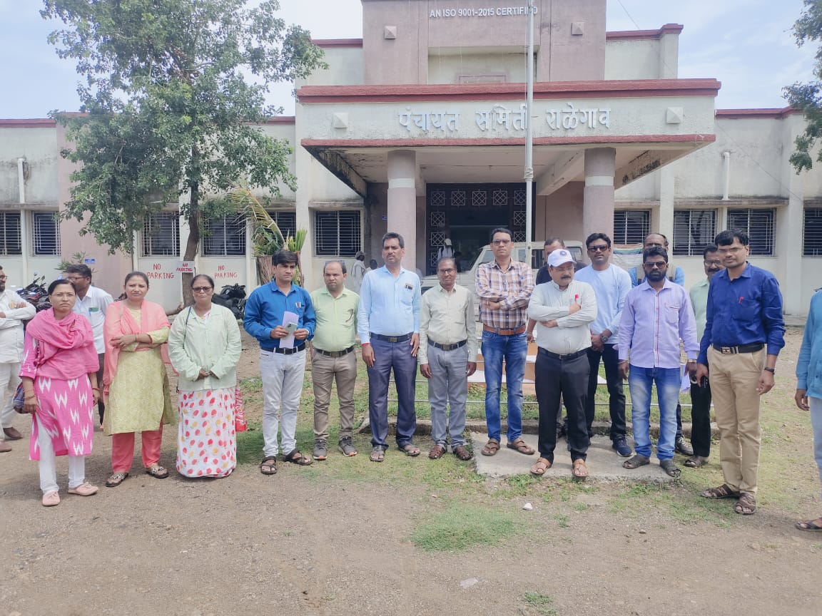 Read more about the article शिक्षक दिनी  शासनाच्या उदासीन धोरणाच्या विरोधात शिक्षकांचा बहिष्कार