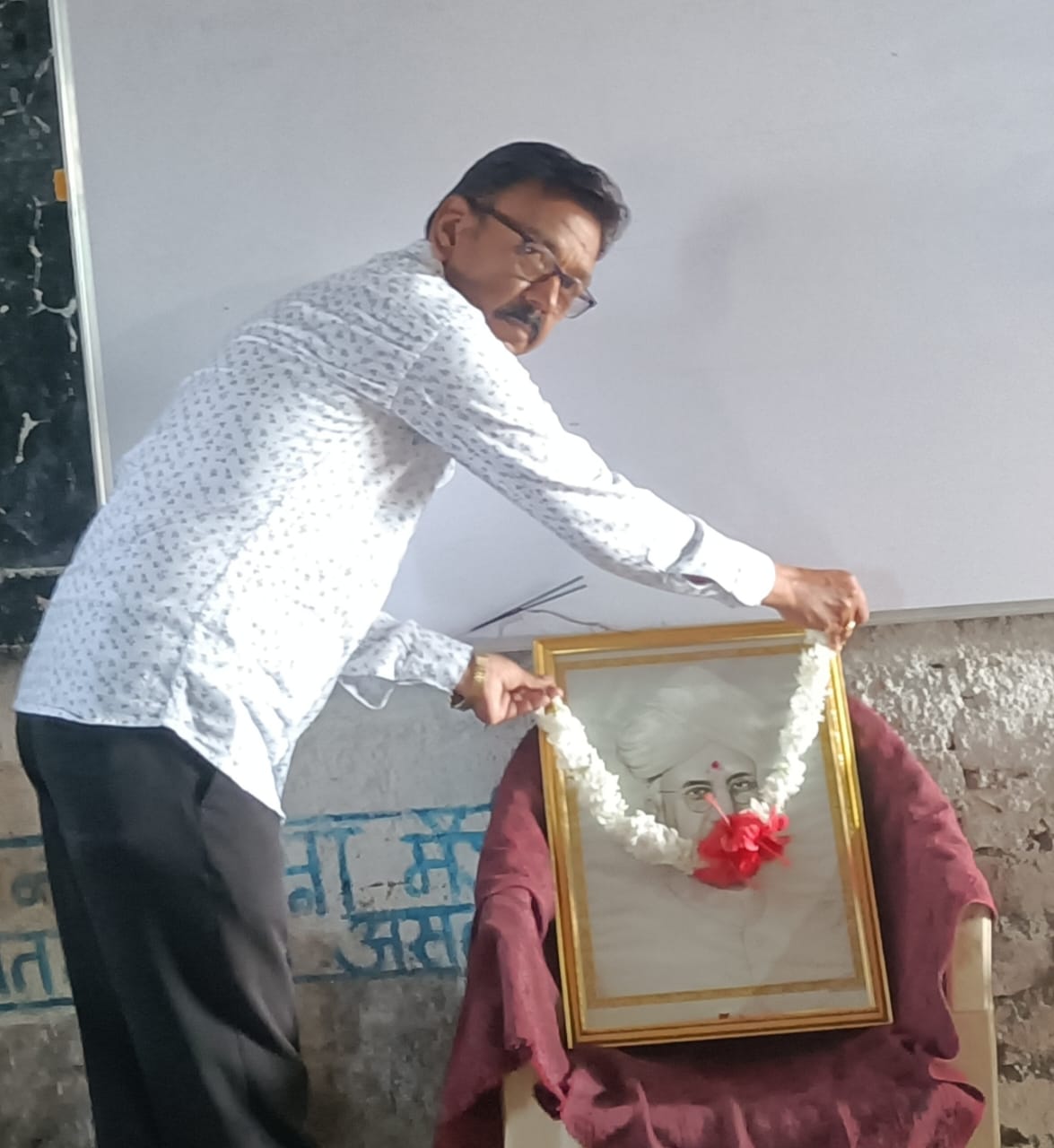 Read more about the article <em>रेणुका विद्यालय, दहेगाव येथे शिक्षक दिन साजरा</em>