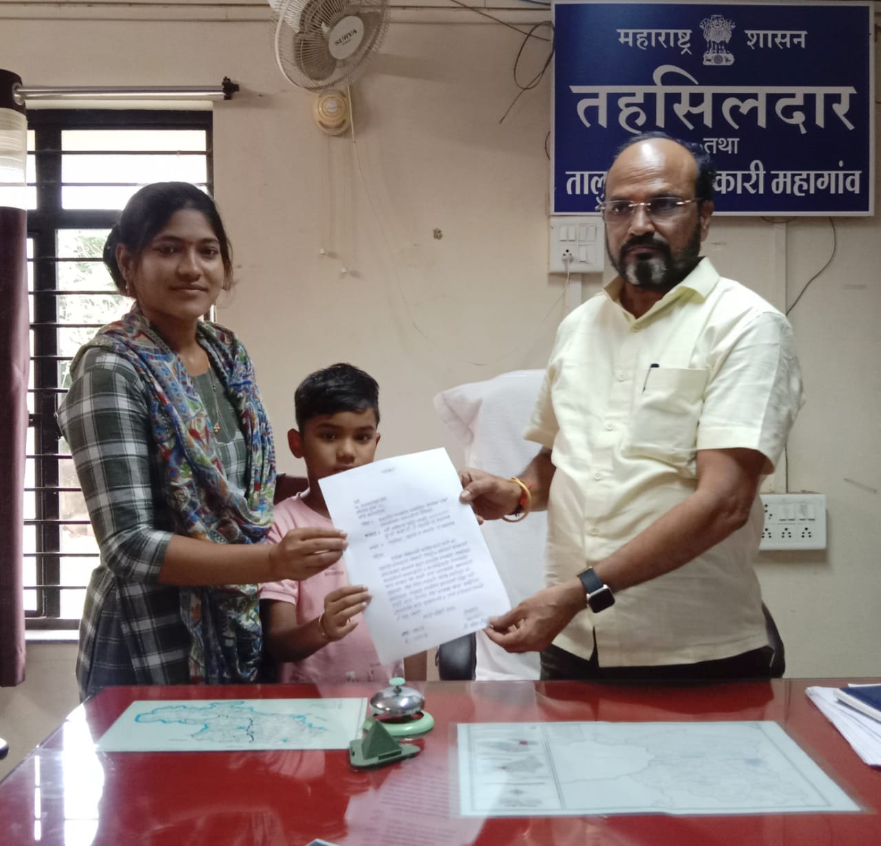 Read more about the article दादासाहेब गायकवाड सबलीकरण योजनेला निधी द्या. – संध्या रणवीर यांची तहसीलदार मार्फत समाजकल्याण मंत्रालयाला मागणी