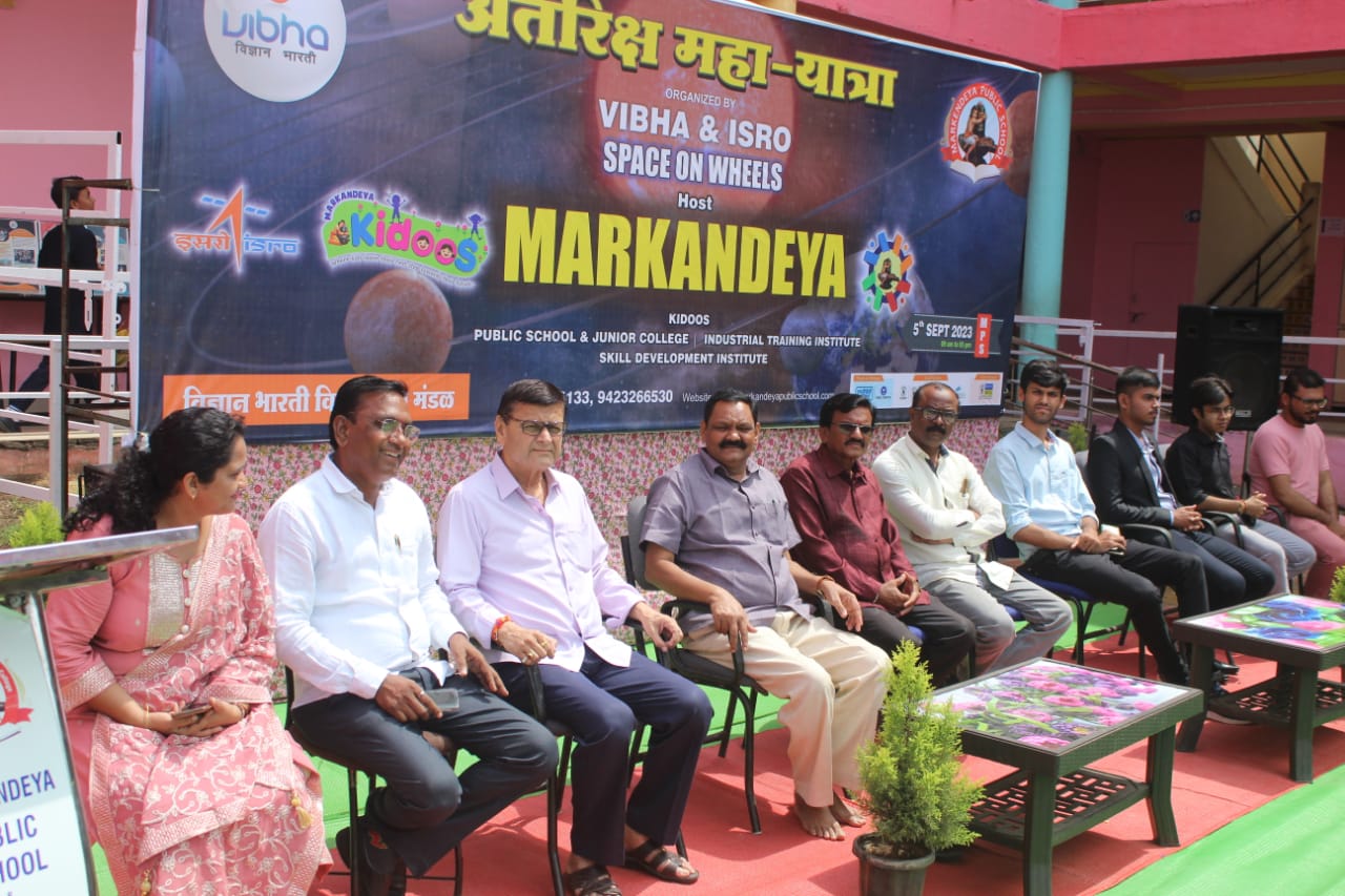 Read more about the article <em>विज्ञानातीला नव नवीन आविष्कार हे विद्यार्थ्यांना प्रेरक ठरतात – डॉ. अशोक उईके</em>