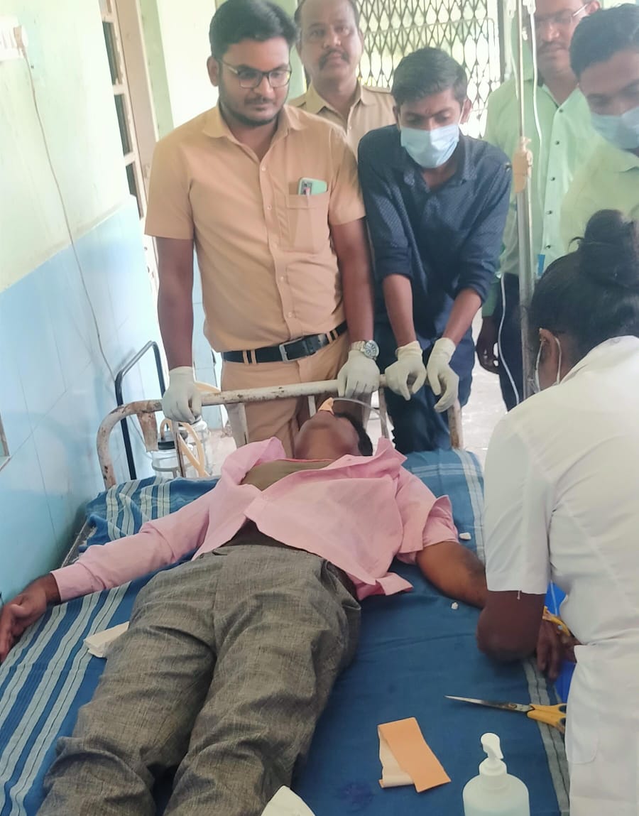 Read more about the article आरक्षणासाठी युवकाचे विष प्राशन , मराठा आरक्षणाच्या मागणीसाठी उपोषण मंडपात तरुणाने घेतले विष