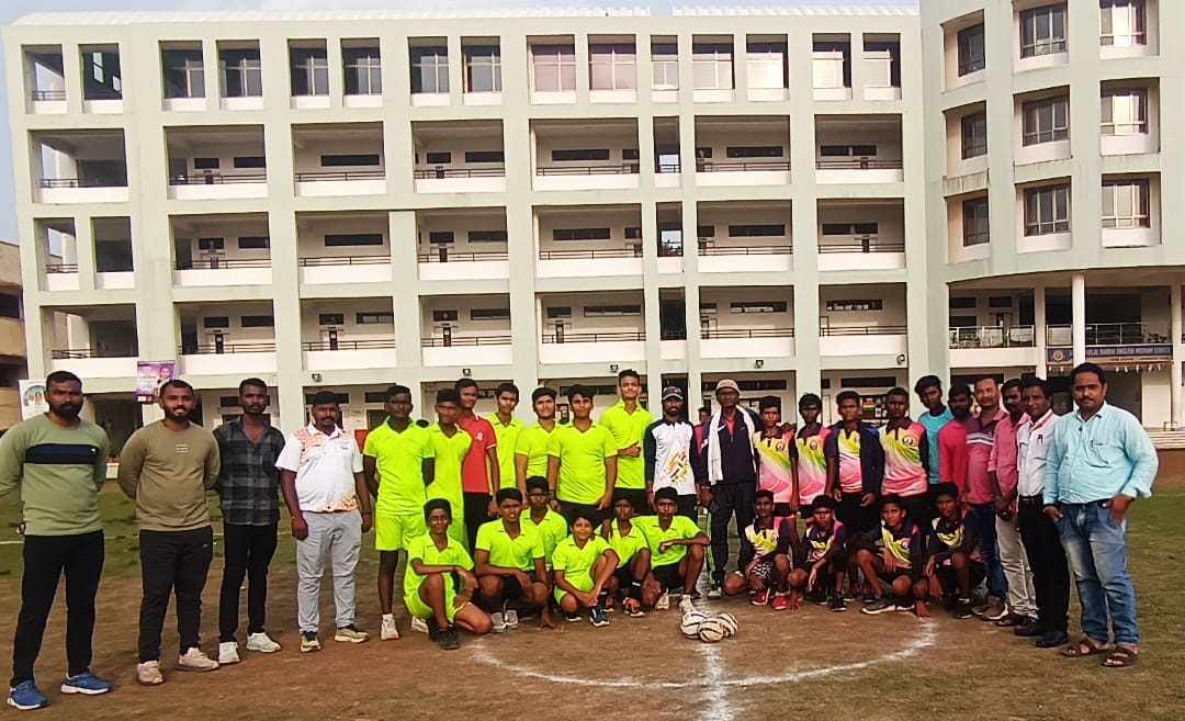 Read more about the article यवतमाळ जिल्हास्तरीय हॅन्डबॉल मैदानी स्पर्धेत न्यू इंग्लिश हायस्कूल ची गगनभरारी , विजेता संघ 17 वर्ष वयोगटातील मुलांच्या हॅन्डबॉल विभागीय स्पर्धेस पात्र