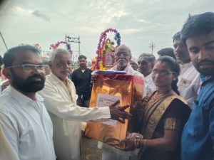 Read more about the article पोळा उत्सव समिती राळेगाव व नगरपंचायत राळेगाव च्या वतीने  बैलपोळ्यात झडत्यांची व बक्षिसांची लूट