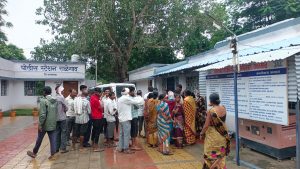 Read more about the article विषारी दारू पिल्याने युवकाचा मृत्यू ,  गावकऱ्यांचा आरोप , पोळ्याच्या दिवशी घडली दुर्दैवी घटना महिला पुरुष धडकले पोलीस स्टेशनला