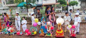 Read more about the article चिखलगावमधील ओमनगरात तान्हा पोळा उत्साहात संपन्न