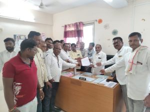 Read more about the article उपजिल्हा रुग्णालयासाठी नागरिकांचे तहसीलदारांना निवेदन