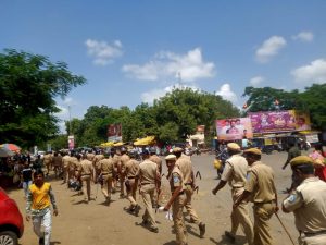 Read more about the article सणाच्या दरम्यान शांतता ठेवण्यासाठी पोलीस प्रशासनाचा रूट मार्च