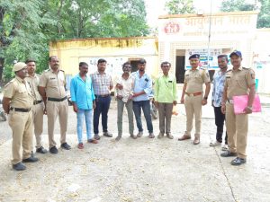 Read more about the article 2 महिन्यापासून बेपत्ता वाटचुकलेल्याला मिळाली अखेर घरची वाट…., सोशल मिडिया चा योग्य वापर :- खाकितील देवमानसाने त्याला दाखवली घरची वाट….