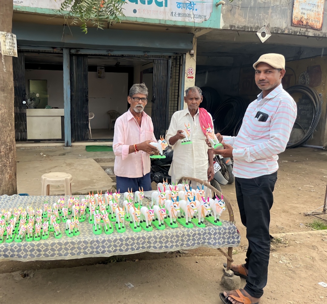 Read more about the article बैलपोळ्यासाठी शेतकरीराजा  सज्ज तर तान्यापोळ्यासाठी लहान मुलांची लगबग सुरू