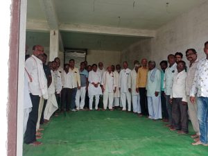 Read more about the article ऊसाला 3200 रू पहिली किस्त देण्यात यावी अन्यथा उसाच्या दांड्यालाही हात लावू देणार नाही , ऊस उत्पादक शेतकऱ्यांचा आक्रमक पवित्रा