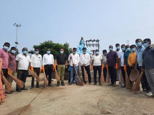 Read more about the article कळंब नगर पंचायत मार्फत स्वच्छता ही सेवा अभियान अंतर्गत स्वच्छता अभियान व वृक्षारोपण संपन्न