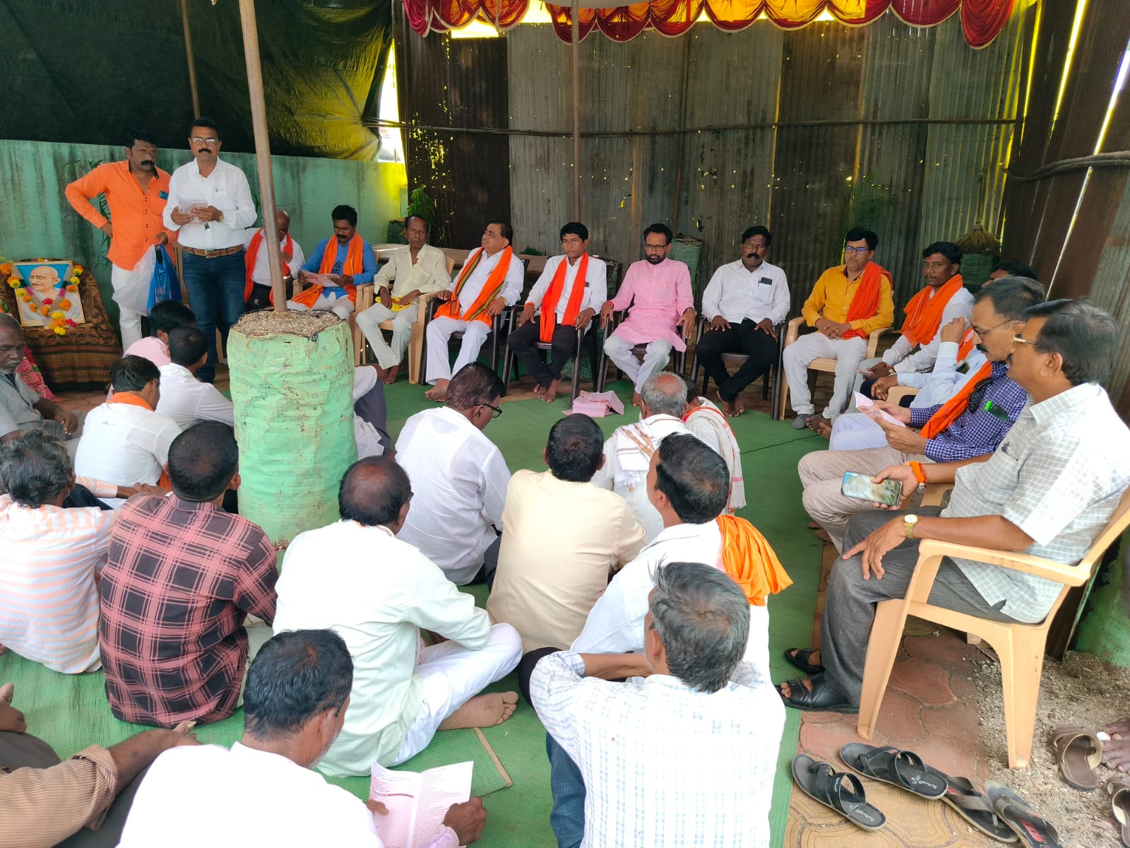 Read more about the article शिवसेना उद्धव बाळासाहेब ठाकरे यांच्या आदेश्यानवे बंदी भागामध्ये विकासासाठी “होऊन जाऊद्या चर्चा “सत्र चे आयोजन