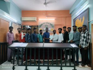 Read more about the article <em>सुरजागड लोहप्रकल्पाच्या गाड्या शाळेच्या वेळेत बंद ठेवा -युवासेनेची मागणी</em>