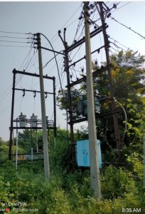 Read more about the article शेतकऱ्यांचे ऐकून घेणार कोण, वरूड जहागीर येथील शेतकऱ्यांचा सवाल, ट्रान्सफॉर्मर गेले शेतकरी हवालदिल