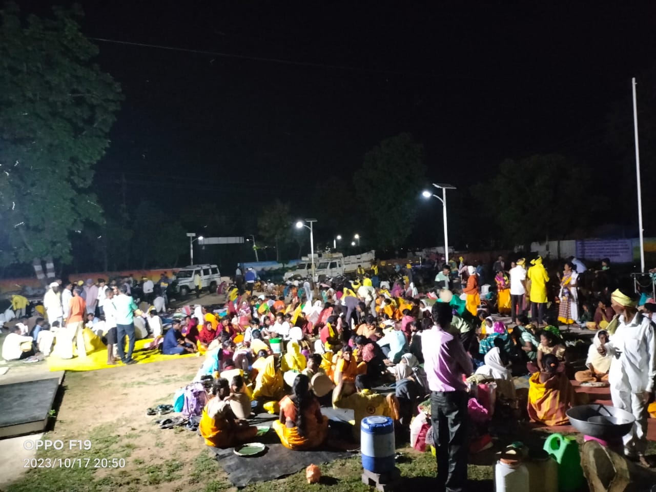 Read more about the article वनमंत्र्याच्या विधानसभा क्षेत्रात आदिवासी बांधवांचा वनविभागासमोर ठिय्या आंदोलन, <em>पोलिसांचा कडक बंदोबस्त</em>