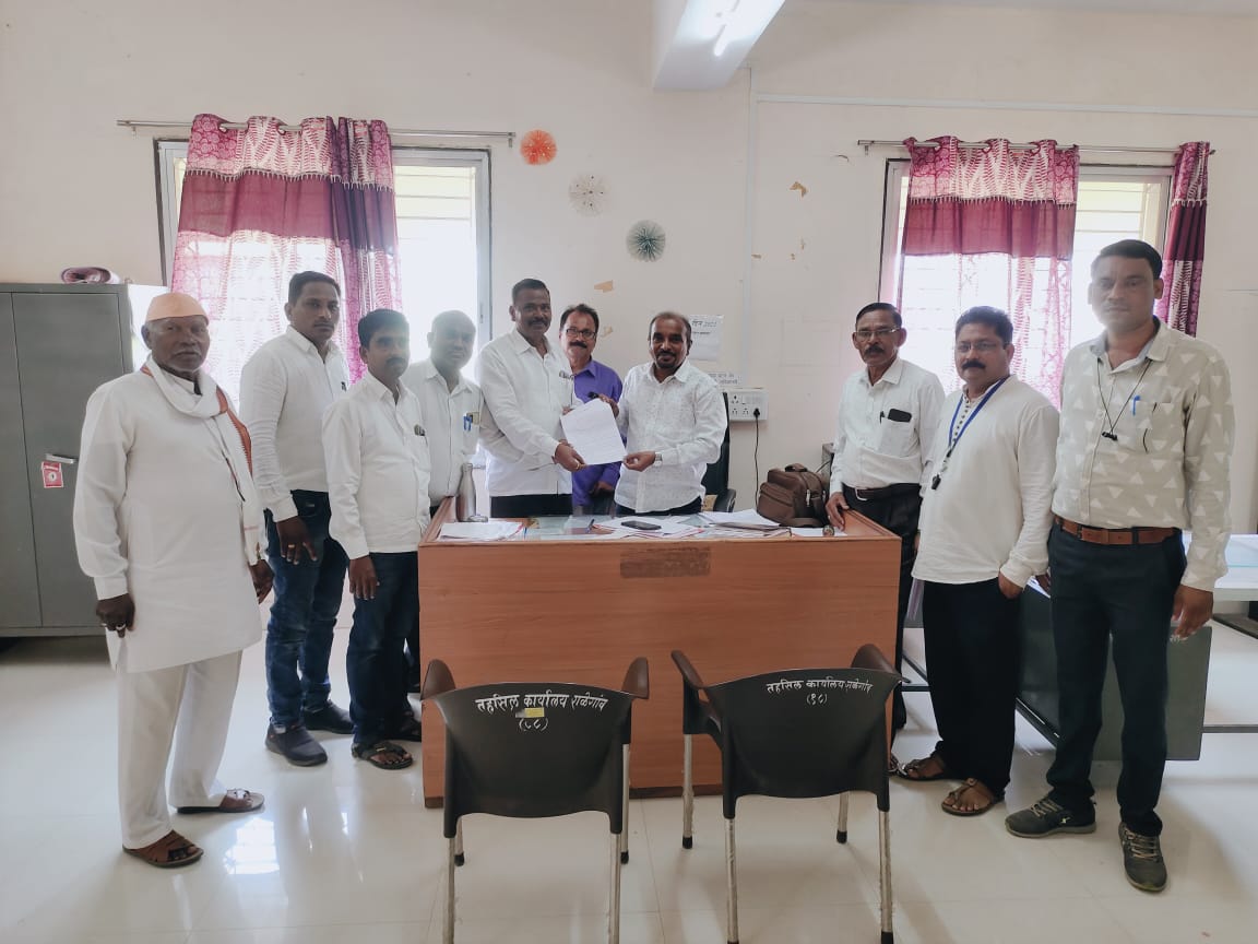 Read more about the article कर्मचारी बेरोजगारांचे प्रश्न गंभीर, राळेगाव येथे प्रशासनाला दिले निवेदन