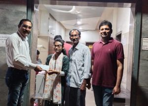 Read more about the article नाते आपुलकीचे कडून कु.योगेश्वरी वाघमारे ला शिक्षणासाठी आर्थिक मदत