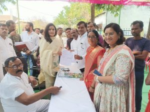 Read more about the article आष्टोना गावाला पुर संरक्षक भिंत बांधा:<br>गावकऱ्यांची खा.गवळी यांच्याकडे मागणी