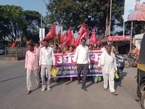 Read more about the article किमान वेतनाच्या मागणी करीता शालेय पोषण आहार कर्मचाऱ्यांचा जिल्हा परिषदेवर मोर्चा