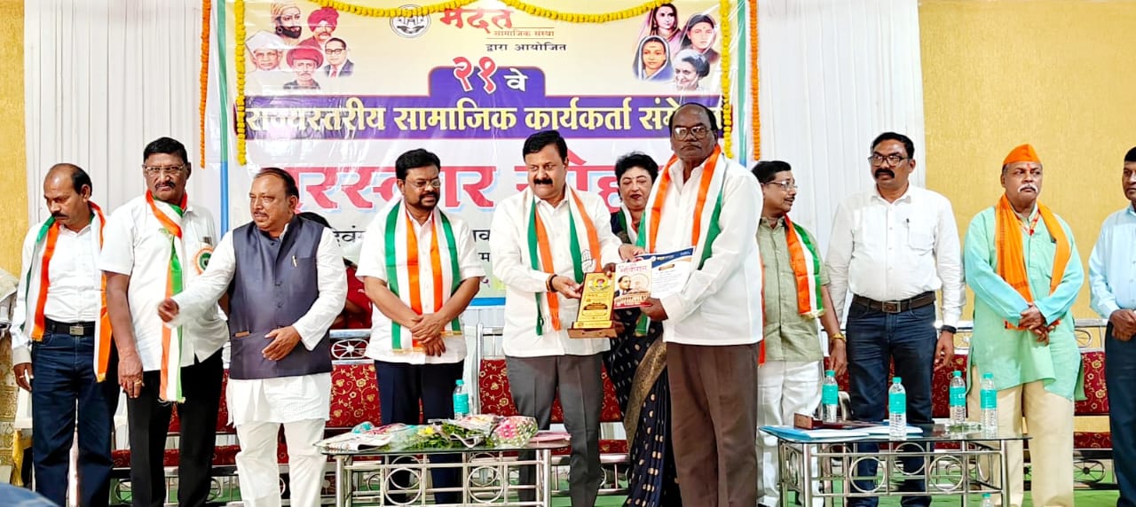 Read more about the article अशोक उमरतकर यांना महात्मा ज्योतीबा फुले समाजगौरव पुरस्कार