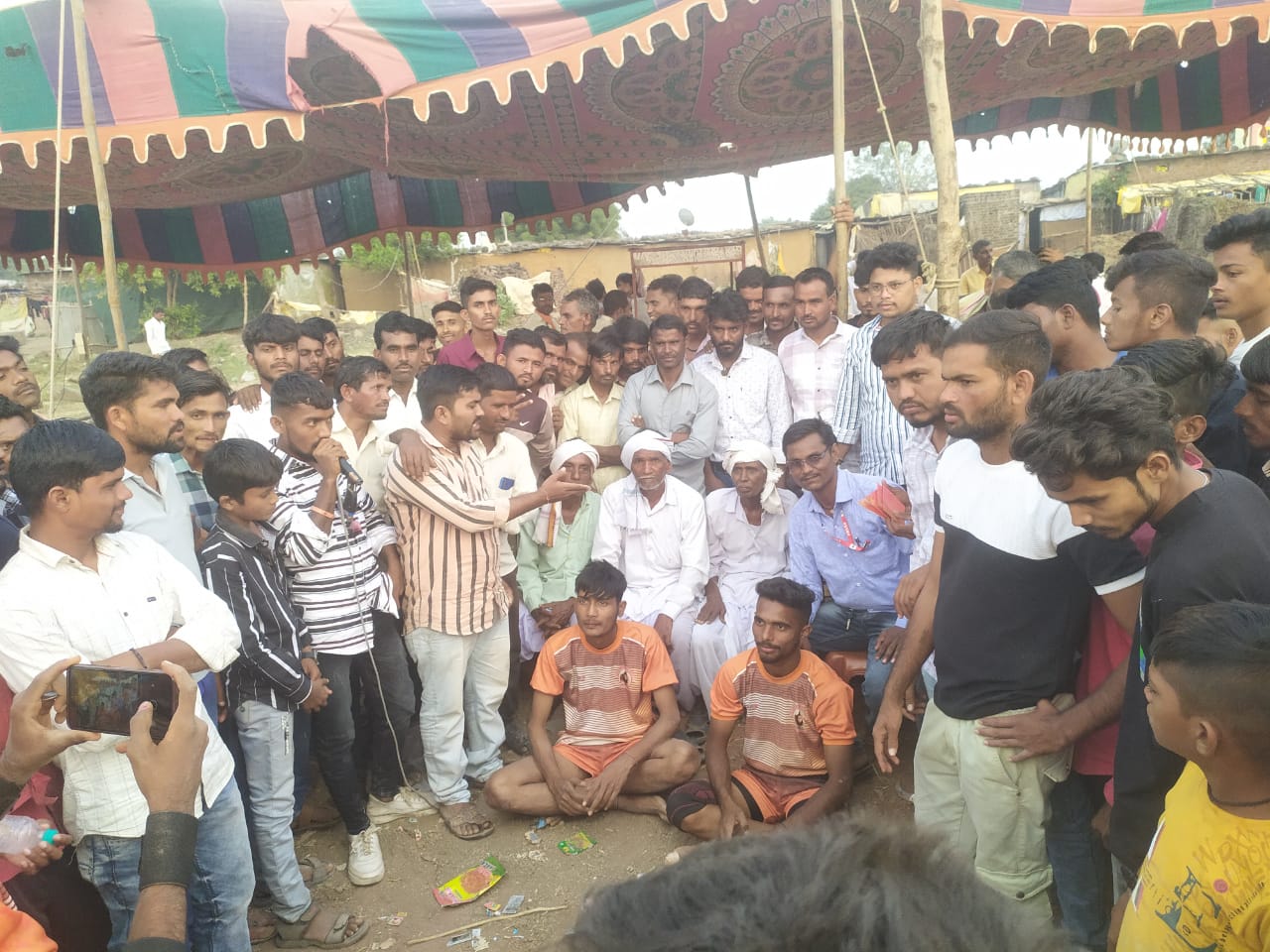 Read more about the article निंगनूर येथे वानोळा विरुद्ध जुनापानी अंतिम सामन्यामध्ये जुनापानी संघाने पटकावले प्रथम पारितोषिक