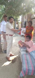 Read more about the article राष्ट्रीय महामार्ग कंरजी पोलीस विभागाने पीडित लोकांना सहाय्य करून केली दिवाळी सण साजरा